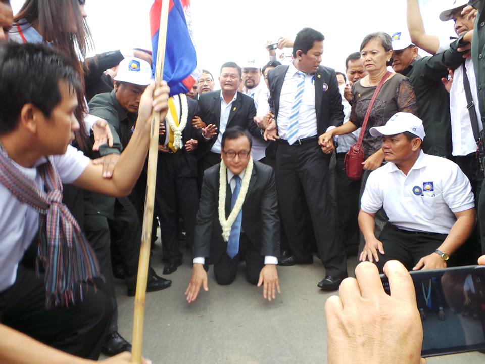 H.E.Sam Rainsy kissed the land