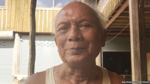 Recent photo of Meas Muth, a former Khmer Rouge naval military commander accused of grave atrocity crimes, at his home in Samlot district, Battambang province, August 12, 2015. (Photo: Sok Khemara/VOA Khmer)
