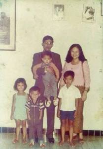 Prime Minister Hun Sen, His Spouse Bun Rany Hun Sen, and their children. Photo courtesy: Facebook